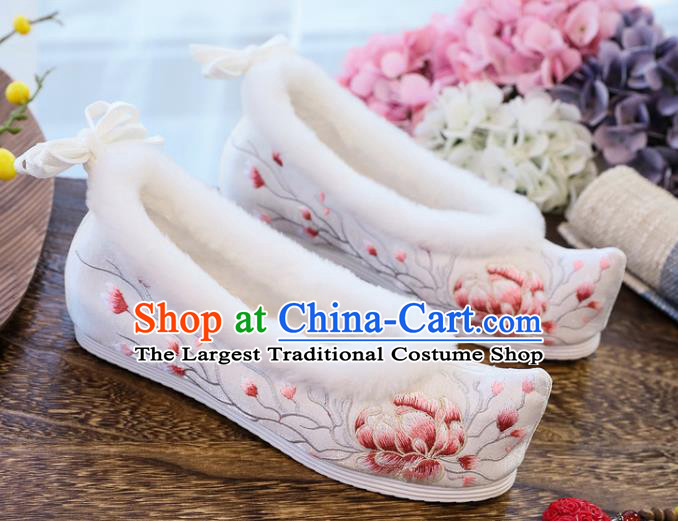 China Ancient Ming Dynasty Princess Shoes National Embroidered Peony Shoes Traditional Winter White Cloth Shoes