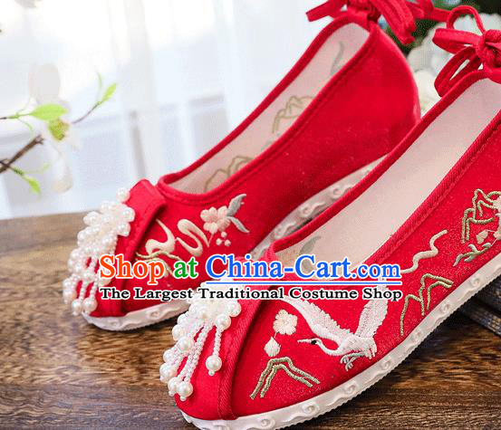 China Handmade Folk Dance Red Cloth Shoes Traditional Pearls Tassel Shoes Wedding Embroidered Crane Shoes