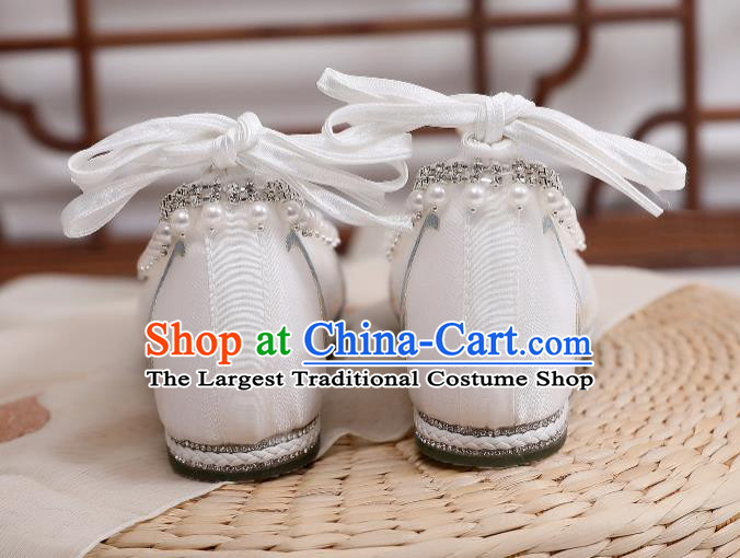 China Ancient Shoes Traditional Hanfu Shoes Ming Dynasty Pearls Shoes Embroidered White Cloth Shoes