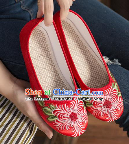 Chinese Traditional Red Satin Shoes National Folk Dance Shoes Classical Embroidered Shoes