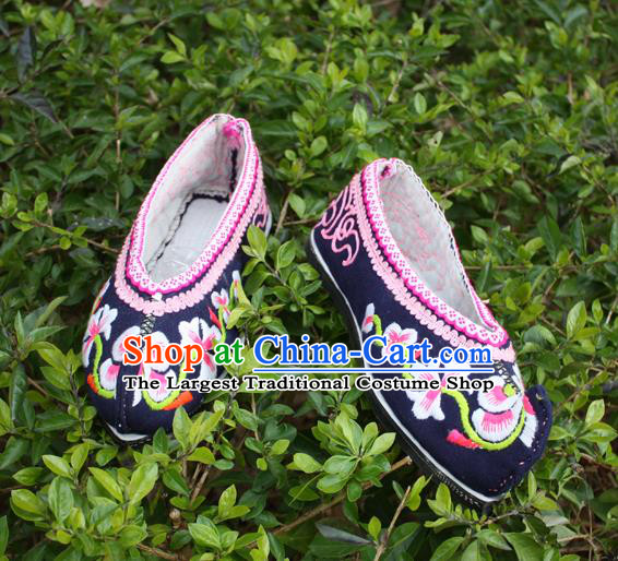 Chinese Traditional Yi Nationality Shoes National Navy Embroidered Shoes Handmade Strong Cloth Soles Shoes Ethnic Female Shoes