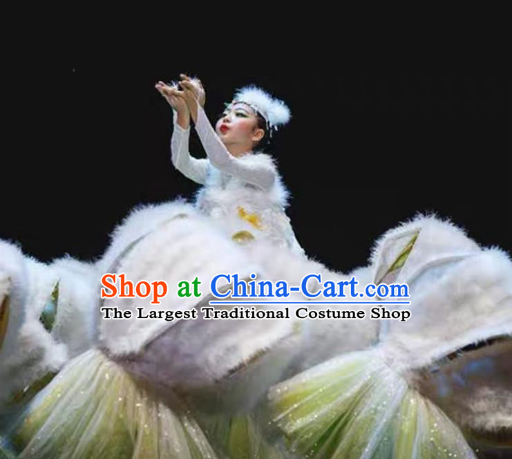 China Stage Performance Garment Costumes Traditional Dandelion Dance Dress Children Folk Dance Clothing and Headdress