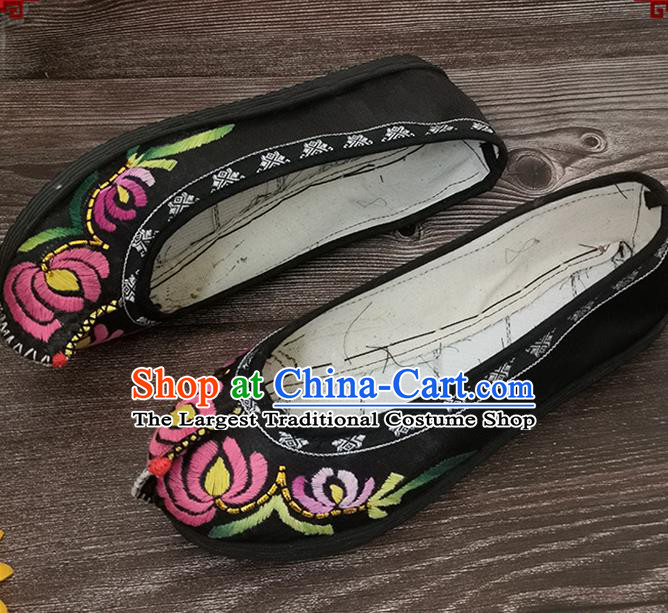 Handmade China Embroidered Black Satin Shoes National Woman Cloth Shoes Yunnan Ethnic Dance Shoes