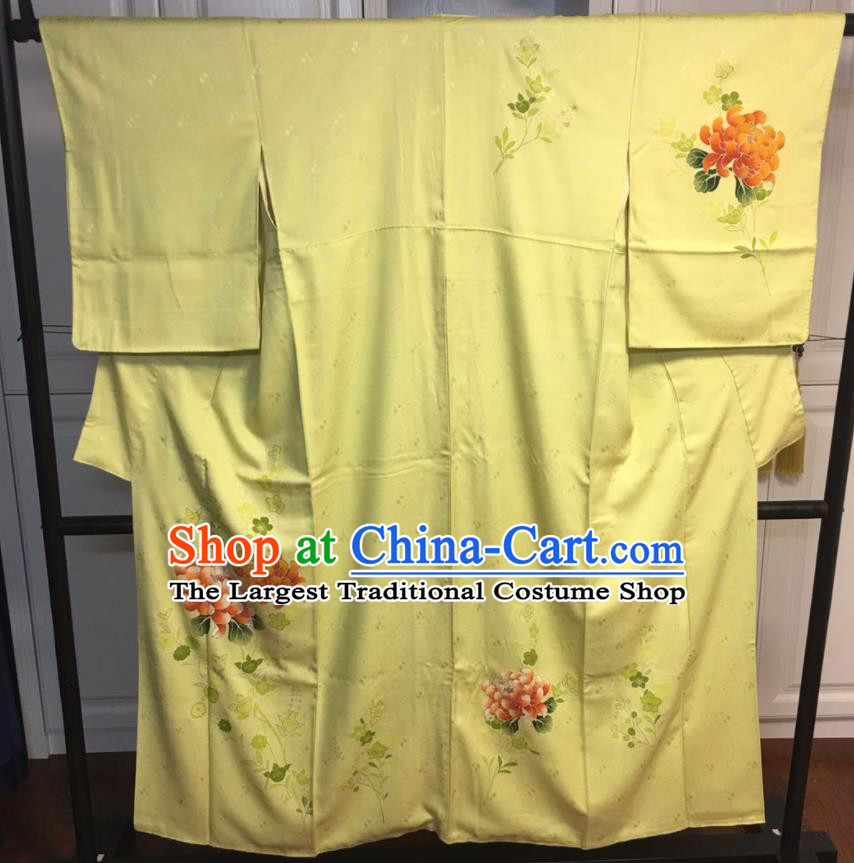 Japan Classical Chrysanthemum Pattern Tsukesage Kimono Clothing Wedding Bride Garment Costume Traditional Yellow Yukata Dress
