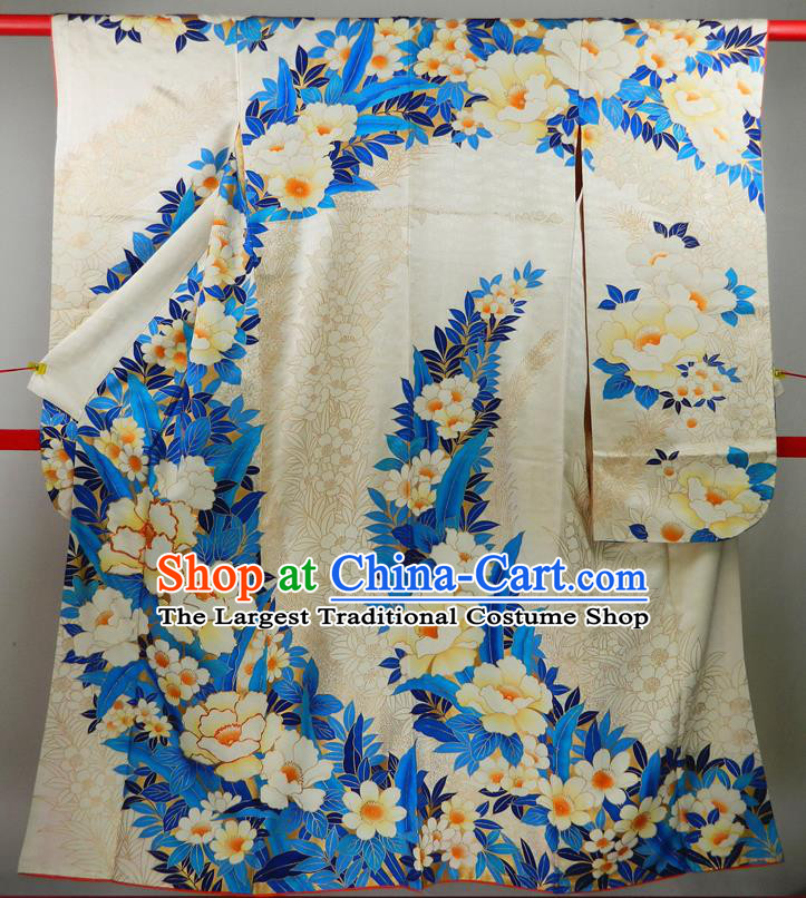 Japanese Court Woman Garment Costume Classical Peony Pattern Light Golden Silk Yukata Dress Traditional Wedding Furisode Kimono Clothing