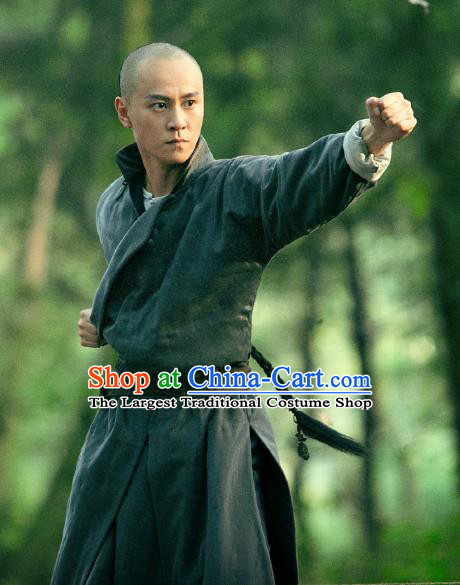 China Ancient Hero Costumes Qing Dynasty Swordsman Grey Outfit Wuxia TV Series Fei Hu Wai Zhuan Hu Fei Clothing