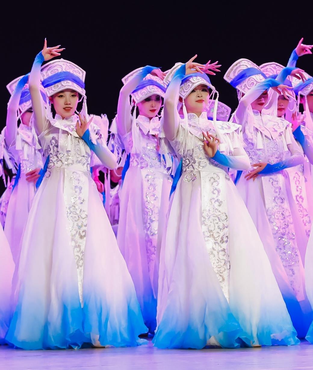 Chinese Lotus Award Competition Gown Yi Ethnic Cloud Dance Costume Group Performance Blue Outfit Flowing Wide Dress