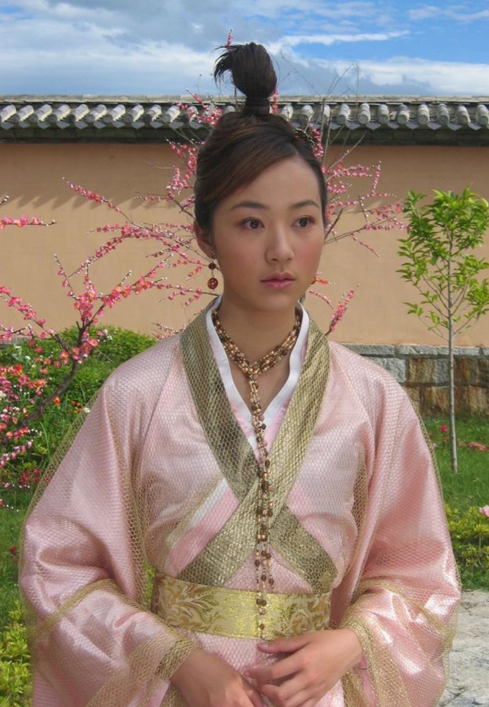 TV Series Born under A Lucky Star Pig Princess Iron Fan Dress Traditional Chinese Clothing Film Ancient Costume