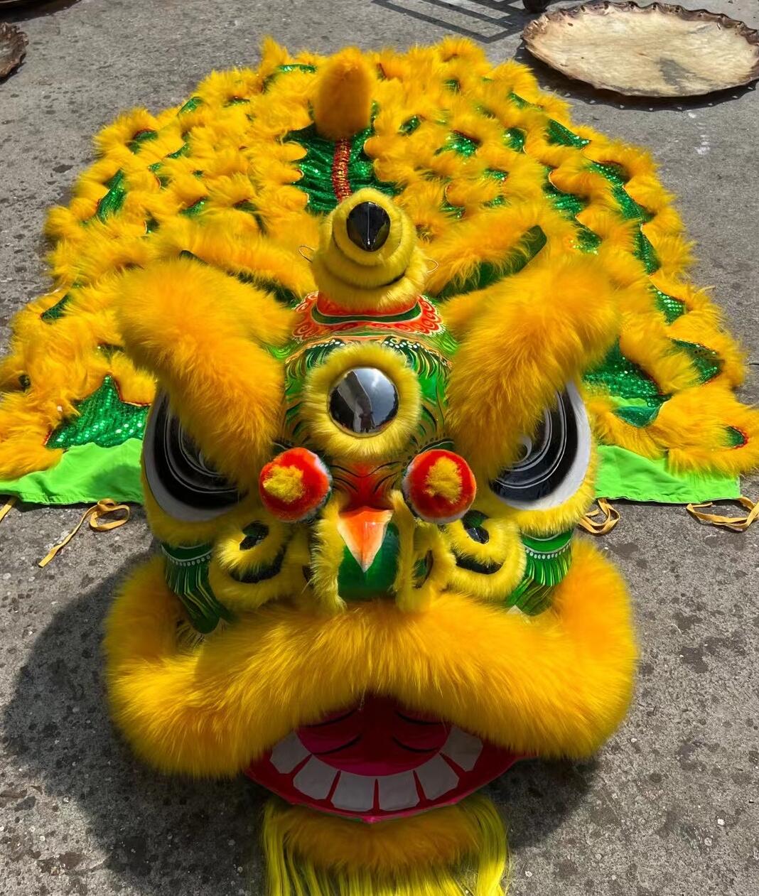 Handmade Golden and Green Lion Dance Costume Traditional Chinese Festival Dance Fut San Lion Head and Clothes Complete Set