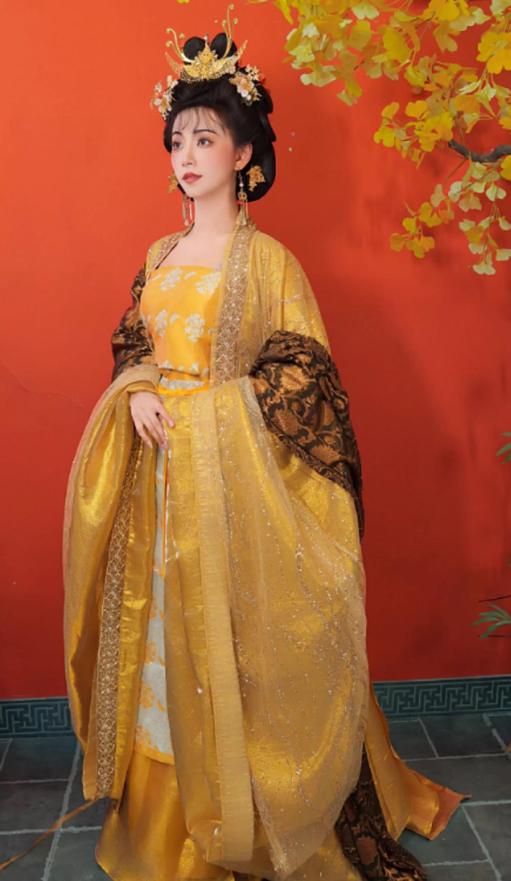 The Proud Twins Jiang Yuyan Trailing Hanfu Traditional Chinese Costumes Song Dynasty Imperial Concubine Golden Dress