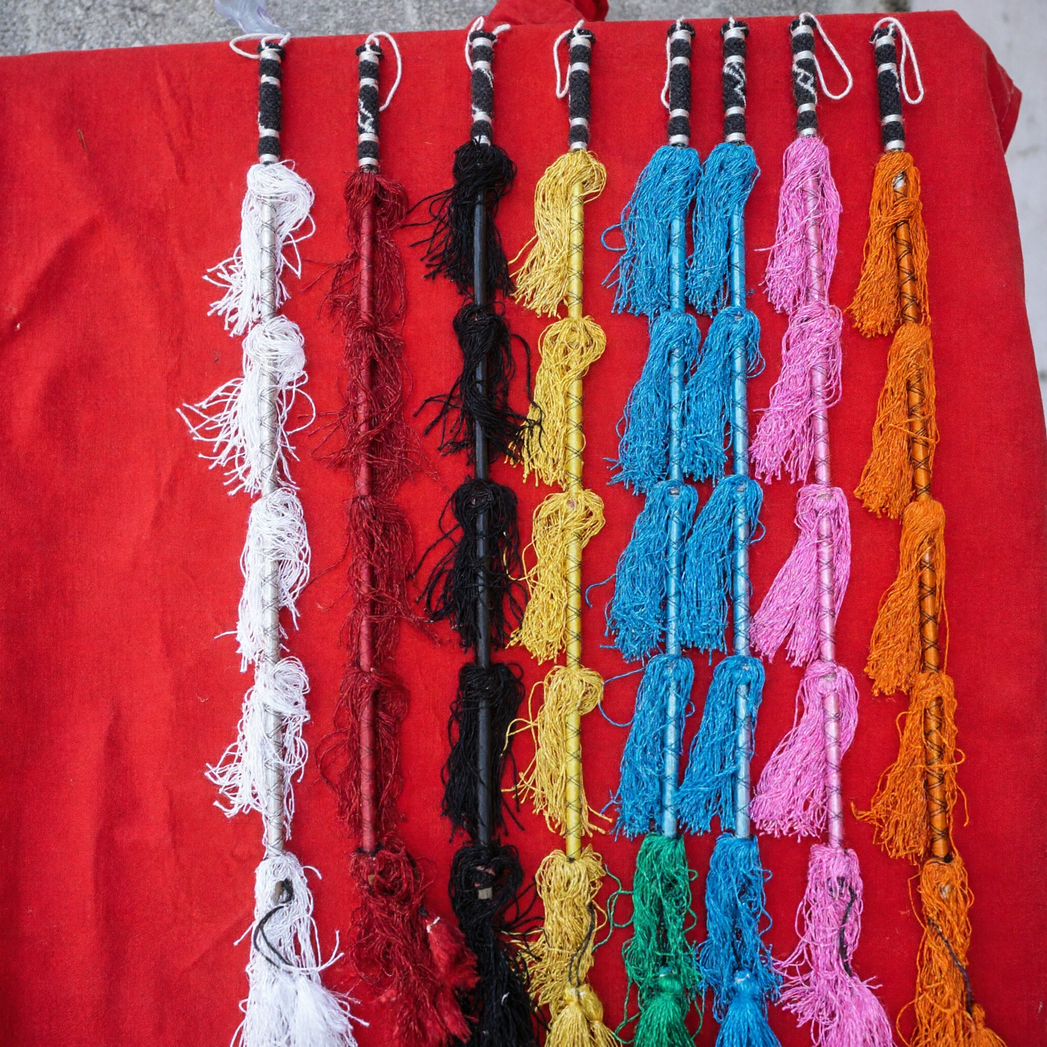 Fouet à Franges Authentique de Kung Fu Chinois Accessoire de Scène d'Arts Martiaux Traditionnel Arme de Spectacle Colorée pour Adultes - Asian Costume