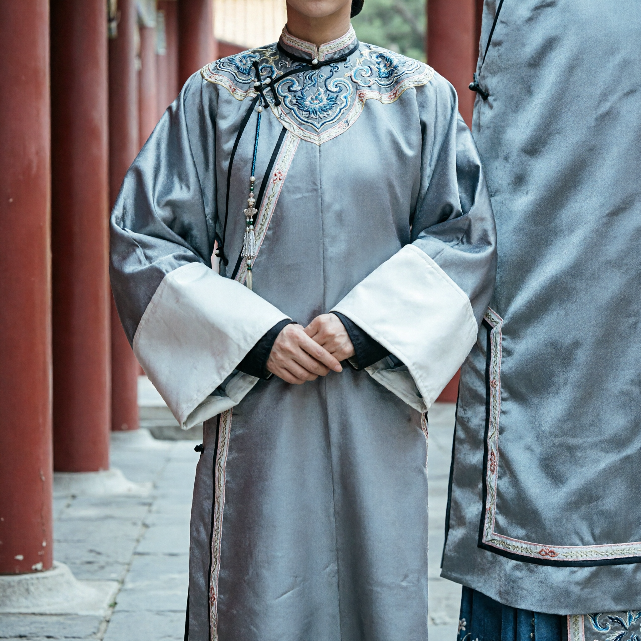 Oud Chinees Qing-dynastie Manchu Prinses Kostuum Grijs Geborduurde Gewaad Traditioneel Paleiskleding voor Vrouwen - Asian Costume