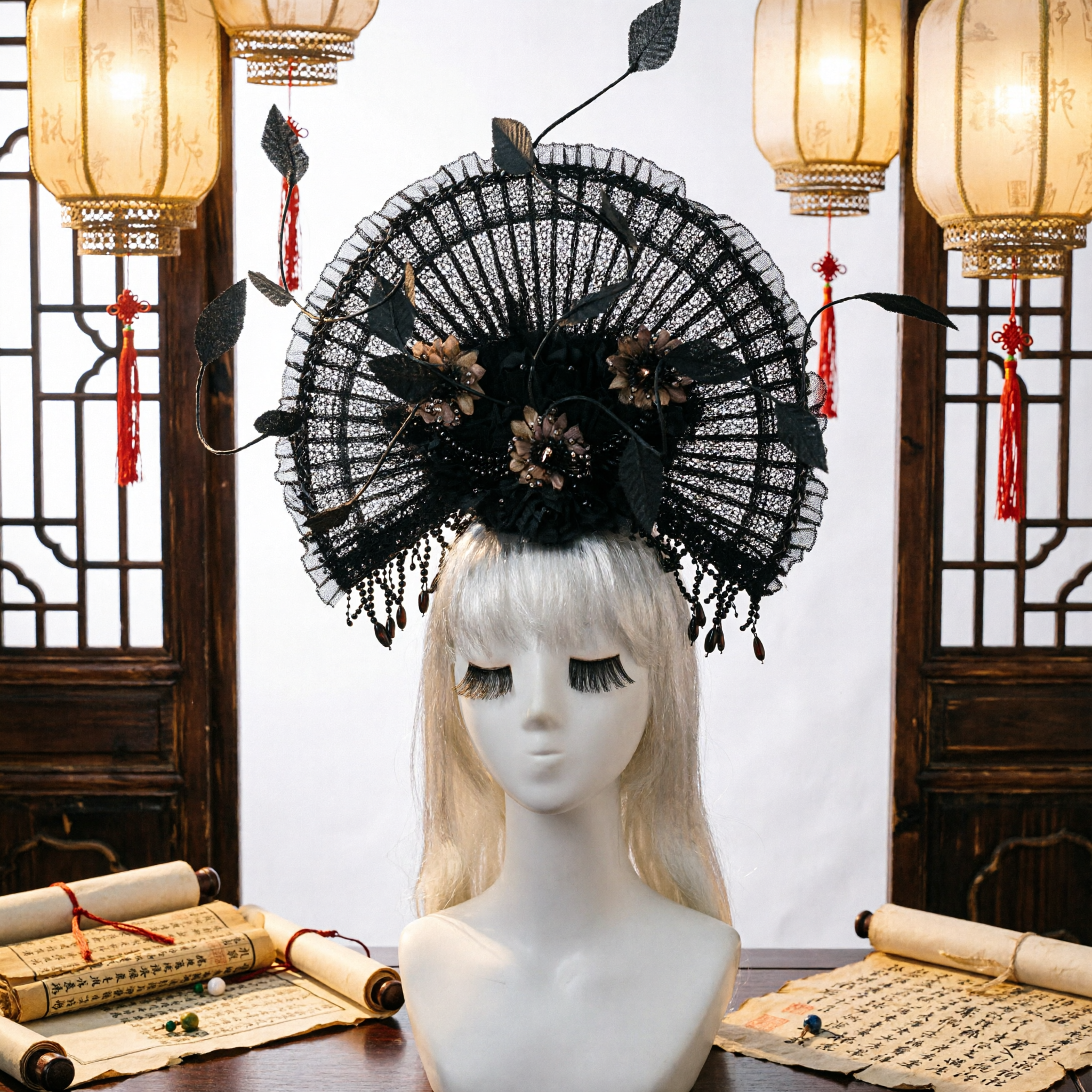 エレガントなブラックレース扇型ヘアファシネーター（フローラルアクセント付き）伝統衣装・ウェディング用 - Asian Costume