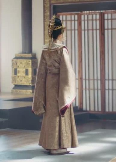 Chinese Ancient Queen Rong Le Golden Historical Drama Princess Silver Costume and Headpiece for Women