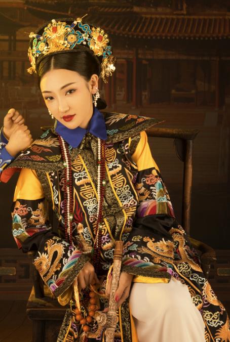 Chinese Drama Ancient Manchu Queen Hanfu Dress Apparels Traditional Qing Dynasty Royal Empress Historical Costumes and Headdress Complete Set